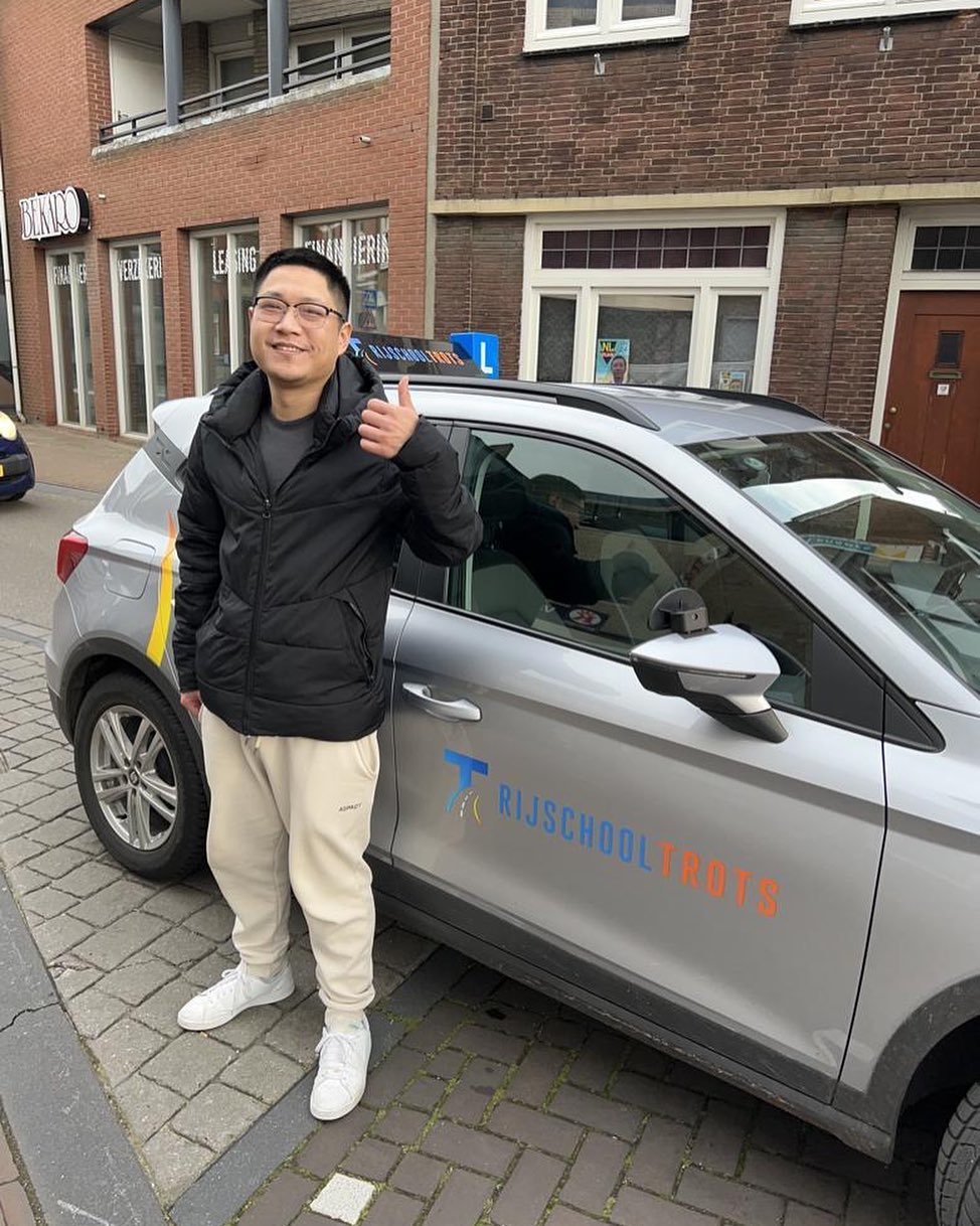 Jia Long is geslaagd. Nog vele veilige kilometers hè!